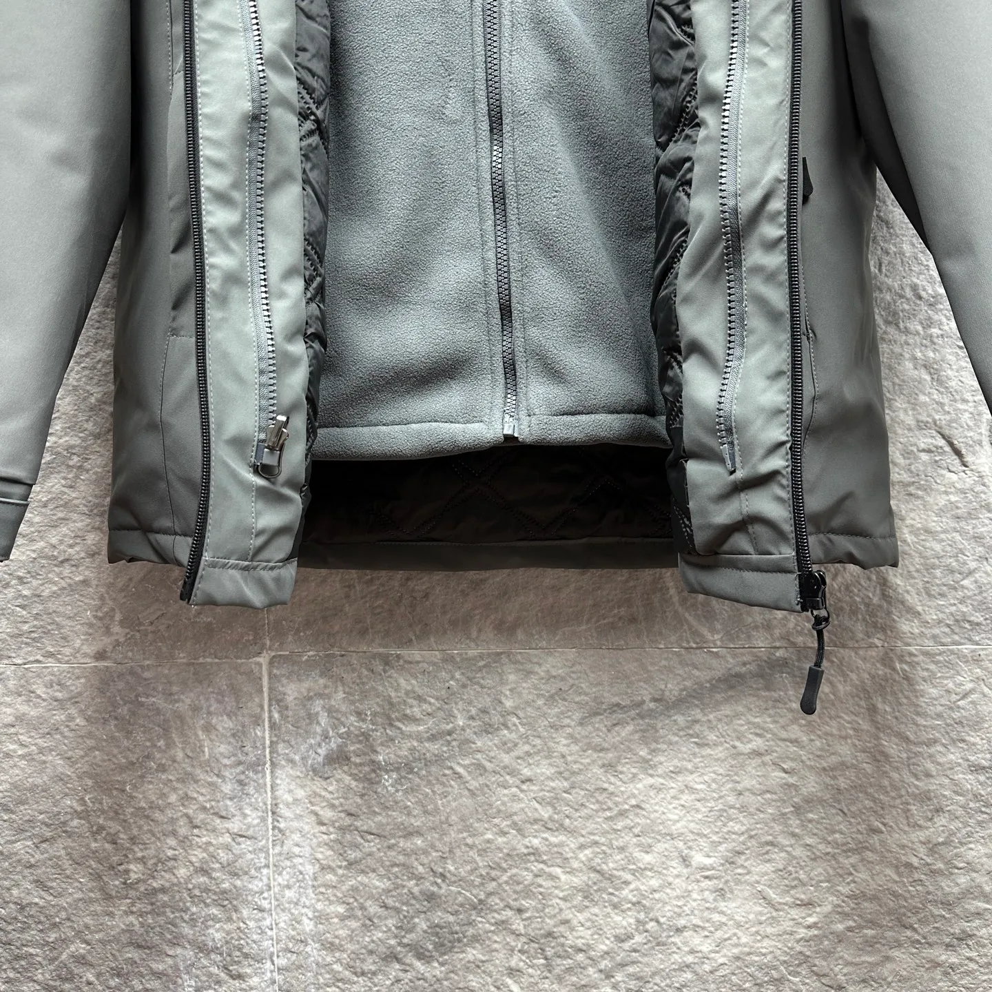 P490 Ralph Lauren 2025 new embroidered logo three-in-one jacket for couples, cotton jacket 💯Made of polyester fiber composite waterproof fabric, polar fleece liner, popular Internet celebrity style, exquisite craftsmanship, waterproof treatment of fabric, windproof and cold-resistant, excellent breathability, comfortable and versatile jacket, fashionable and versatile, same style as Internet celebrity, ingenious style, simple and fashionable, same style for men and women Original main wheat washed tag moisture-proof paper packaging 👍 Size: M—3XL Color: black gray